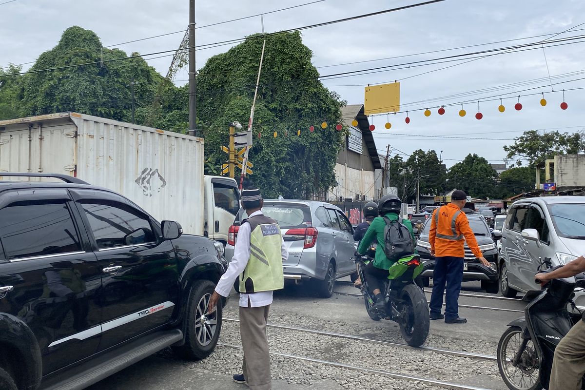 Stop 3 Detik Sebelum Rel: Kebiasaan Sederhana yang Sering Diabaikan