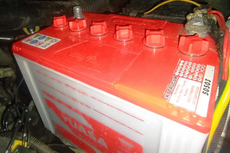 Tips Biar Aki Mobil Awet Meski Pakai Banyak Aksesori