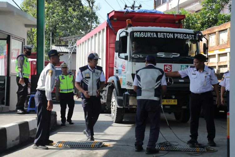 Korlantas Bentuk Tim KDM Berantas ODOL, Ini Kata Pengusaha Truk