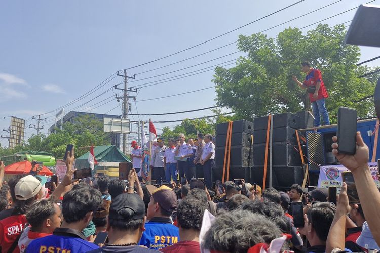 Selain Tolak Penertiban ODOL, Sopir Truk Juga Tuntut SIM Berlaku Seumur Hidup