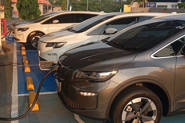 Target Penjualan Mobil Listrik Aletra Optimistis