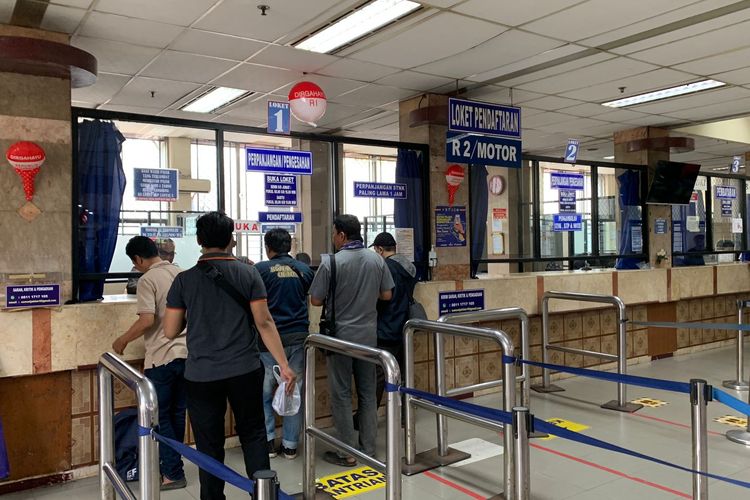 Tunggakan Pajak Kendaraan Lebih dari Setahun Wajib Urus di Samsat Induk