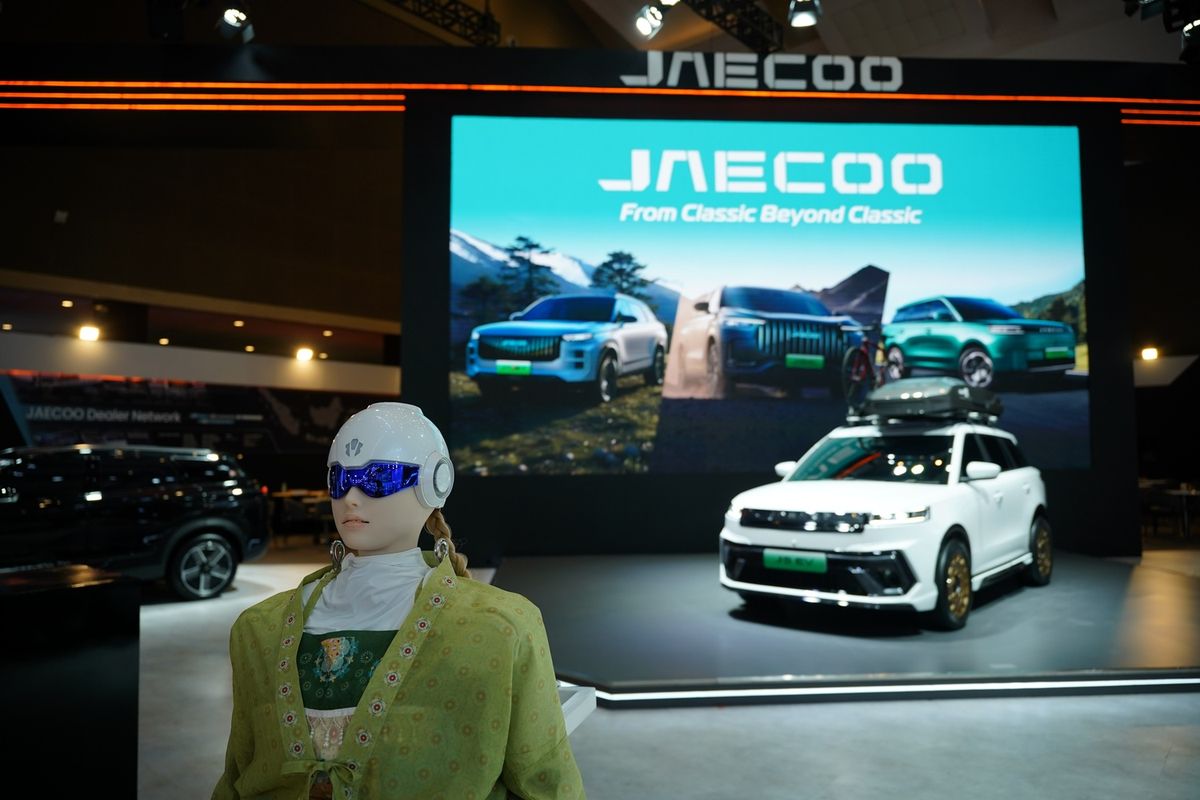 Robot AiMOGA Jaecoo, Bisa Pandu Pengunjung IIMS Lihat Mobil
