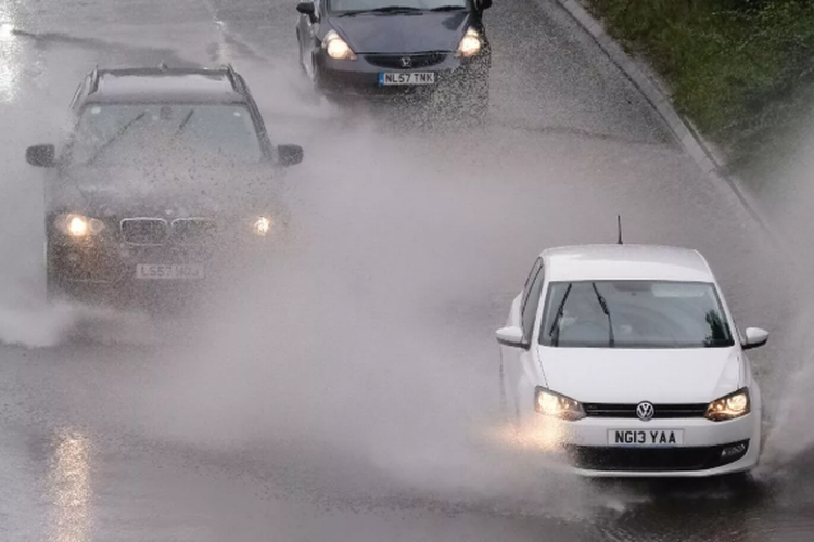 Cuaca Tak Menentu, Kapan Waktu Ideal Mencuci Mobil?