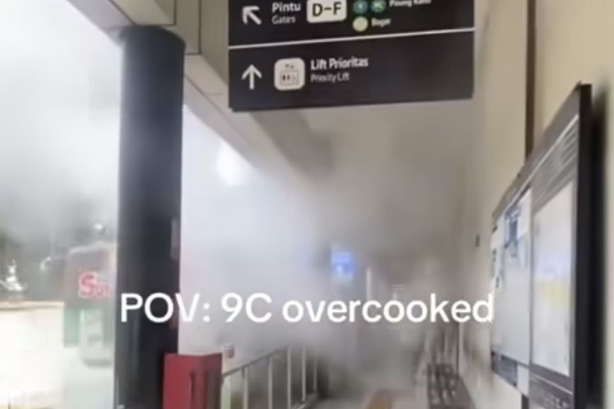 Bus Gandeng Berasap di Halte Pancoran, Ini Penjelasan Transjakarta