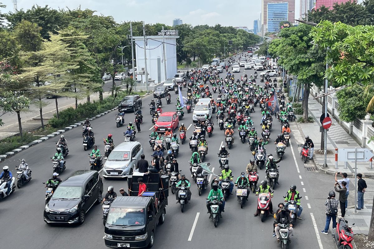 Prabowo Resmikan Potongan Ojol Jadi 8 Persen, Ini Respon Gojek &amp; Grab