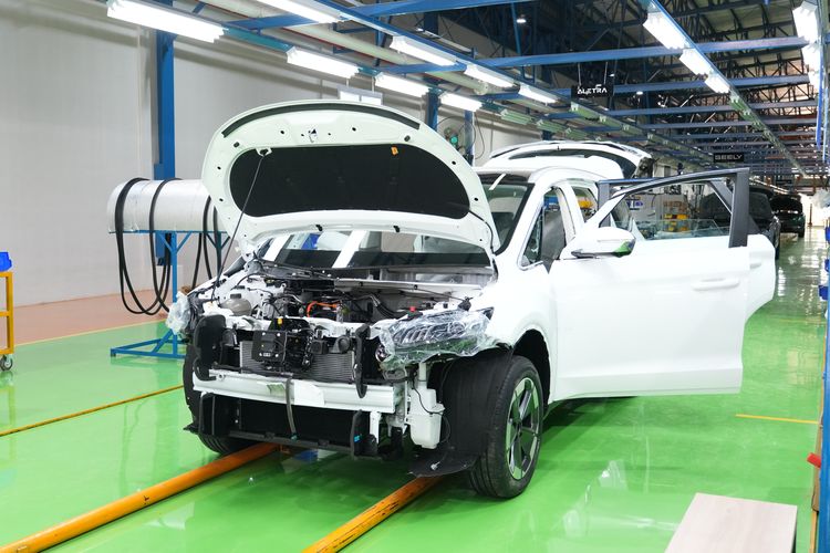 Aletra Mulai Rakit Lokal MPV Listrik Setir Kanan di Purwakarta