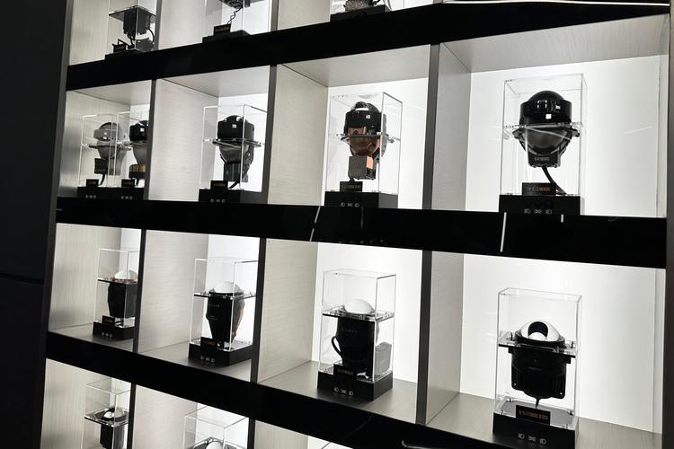 Modifikasi Lampu Mobil: Kenali Mini Projie dan Risikonya