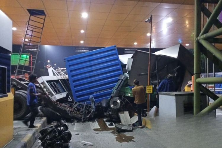Kronologi Kecelakaan Truk di Gerbang Tol Ciawi 2