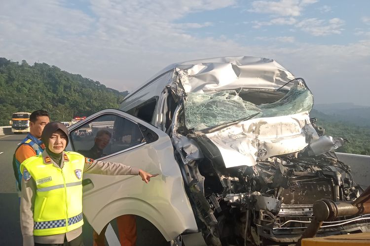 Mobil Tertimpa Besi di Tol Batang, Ini Bahaya Laten Truk ODOL
