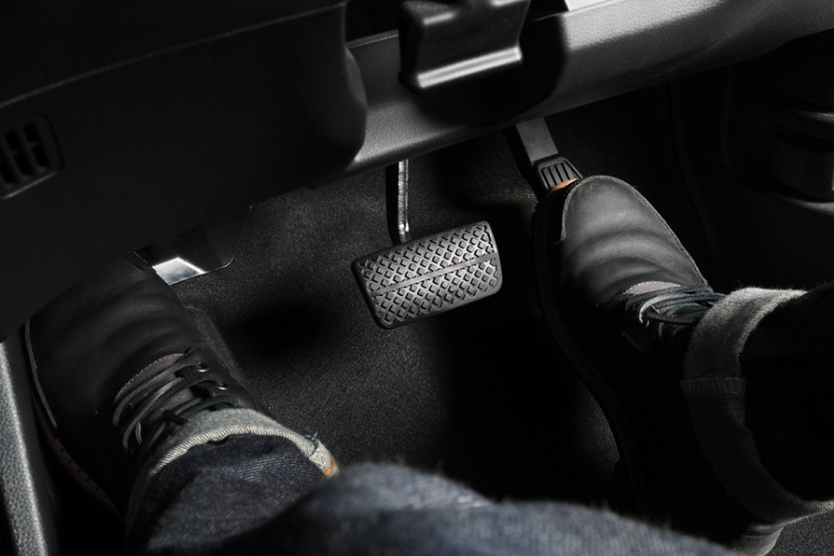 Gejala Kopling Mobil Manual Mulai Habis dan Harus Diganti