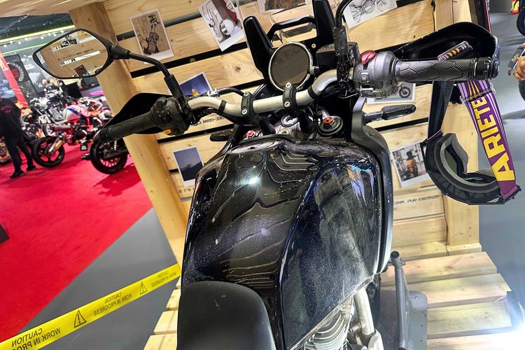 Royal Enfield Pamerkan Prototipe Himalayan 750 di EICMA 2025