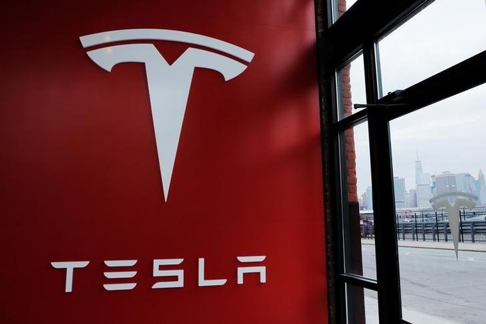 BYD, Tesla, Kok Bisa BYD Kalahkan Tesla Sebagai Raja Mobil Listrik Dunia?