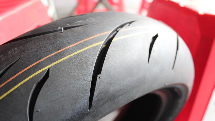 Jangan Tunggu Botak! Segini Usia Ideal Ban Motor