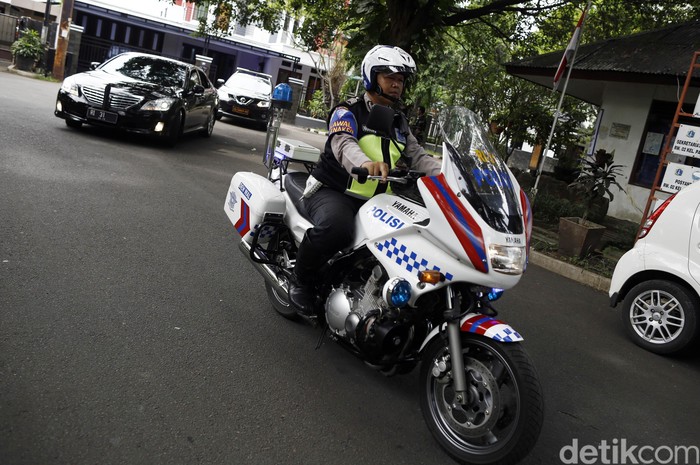 Haram Zig-zag dan Ugal-ugalan, Ini 8 Etika Patwal Polisi di Jalan Raya