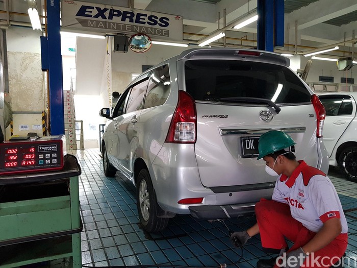 3 Warna Asap Knalpot Tanda Mobil Bermasalah