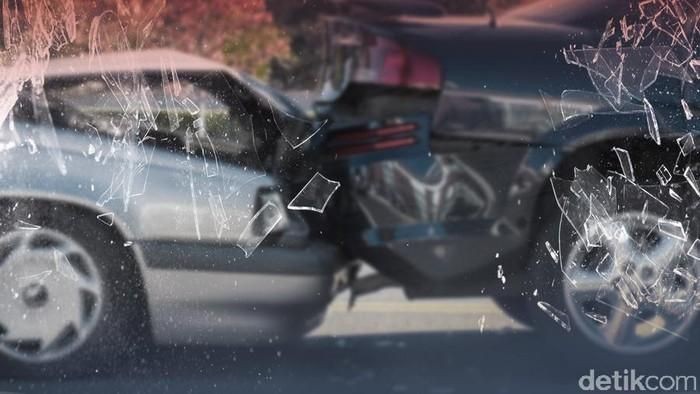 Duh! Tabrakan Beruntun Gegara Ribut sama Pacar di Mobil