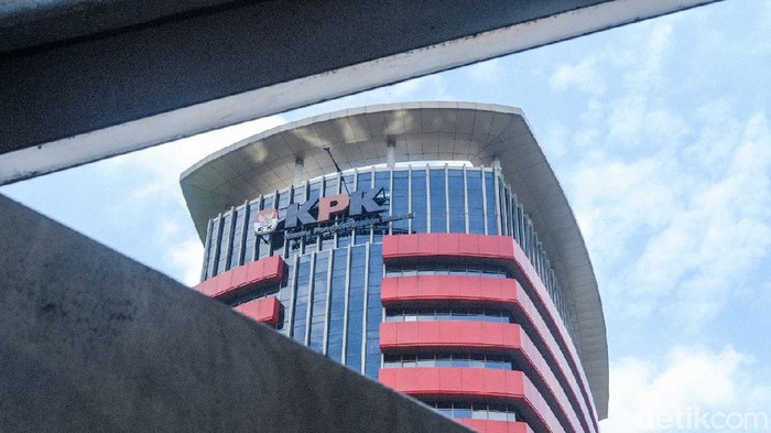 Isi Garasi Kasi Datun yang Kabur Tabrak Petugas saat OTT KPK
