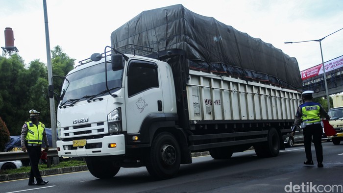 Prioritas Utama Hilangkan Truk ODOL: Berantas Preman dan Pungli!