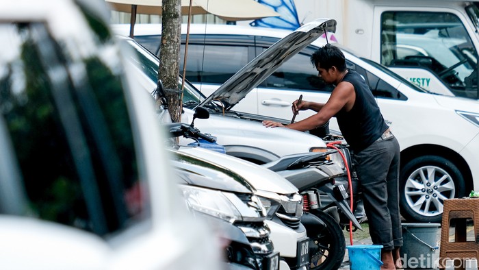 Pagi-pagi Manasin Mobil, Masih Perlu Nggak Sih?