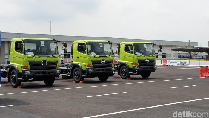 Hino Curhat Masih Terganggu Truk Impor China