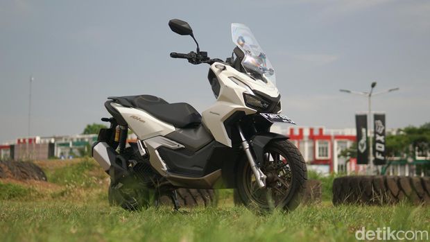 Honda, Honda ADV, Diskon Motor Honda November 2025, ADV 160 Lawas Kena Pangkas Rp 2,4 Juta