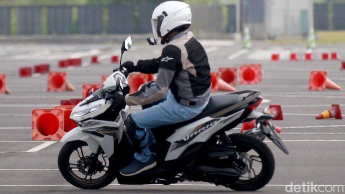 Honda, Honda Indonesia, Motor Honda di Indonesia Bisa Tenggak Bensin dengan Etanol 10%