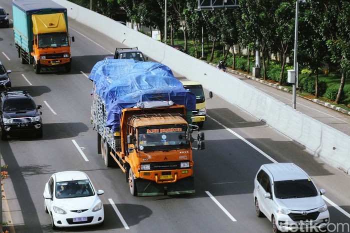 Truk ODOL Bikin Rugi: Jalan Rusak, Jadi Penyebab Kecelakaan Maut