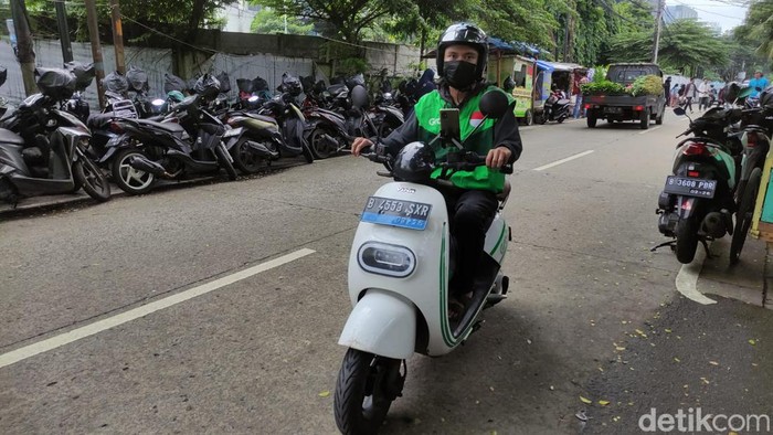 Tanpa Subsidi, Jualan Motor Listrik Ditopang Ojol