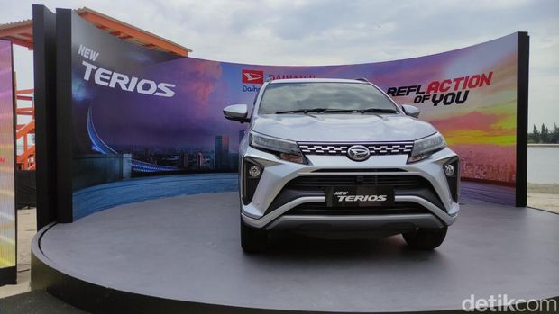 Toyota, Daihatsu Rush, Daihatsu, Daihatsu Terios, Kembar Beda Harga, Toyota Rush vs Daihatsu Terios