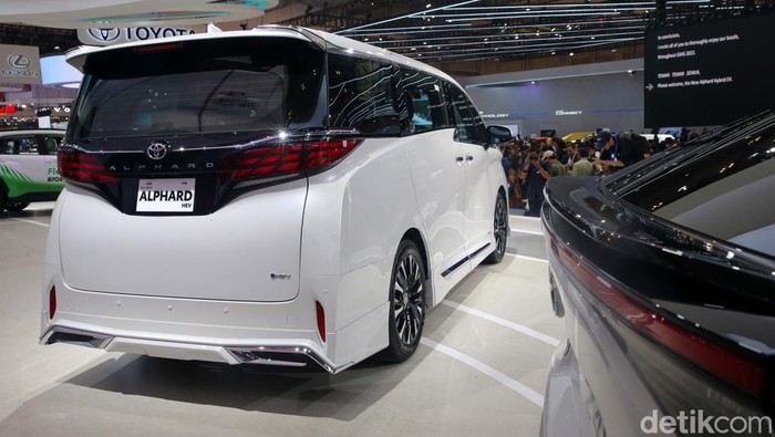 Harga Toyota Alphard Terbaru, Paling Murah Berapa?