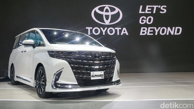 Rapor Penjualan Denza D9 vs Toyota Alphard Cs Semester I, Orang Kaya Pilih Mana?