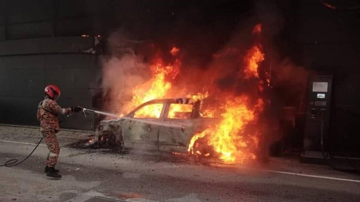 Beda Penanganan, Rano Karno Minta Tim Damkar Siap Hadapi Kebakaran EV