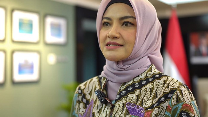 Mobil Mewah Tina Talisa yang Ditunjuk Jadi Komisaris Pertamina Patra Niaga