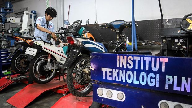 Biang Kerok Orang Indonesia Nggak Minat Konversi Motor Listrik