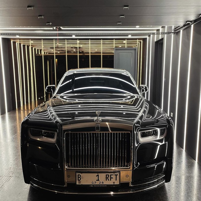 Ini Mobil Termahal di Garasi Raffi Ahmad, Nilainya Rp 18 Miliar!