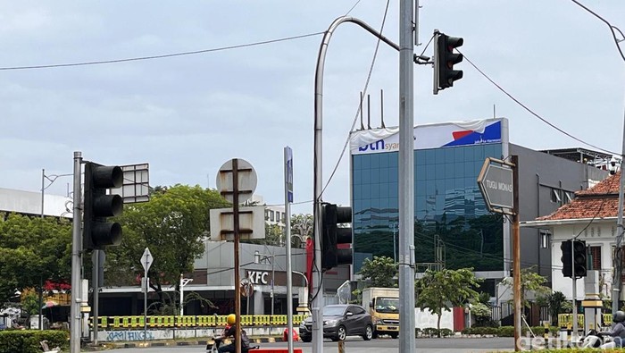Lampu Merah Jadi Salah Satu Penyebab Macet di Jakarta