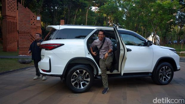 Nasib Penjualan Innova-Fortuner usai Harga BBM Solar Naik Gila-gilaan