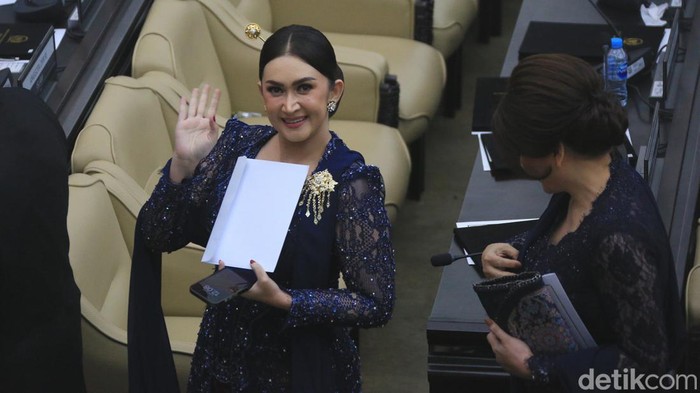 Intip Garasi Nafa Urbach yang Dukung Tunjangan Rumah DPR Rp 50 Juta