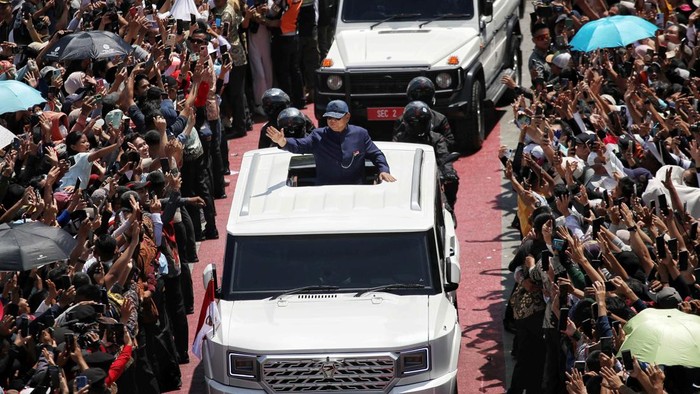Prabowo, Prabowo Minta Pindad Bikin Mobil Presiden Khusus buat Sapa Rakyat