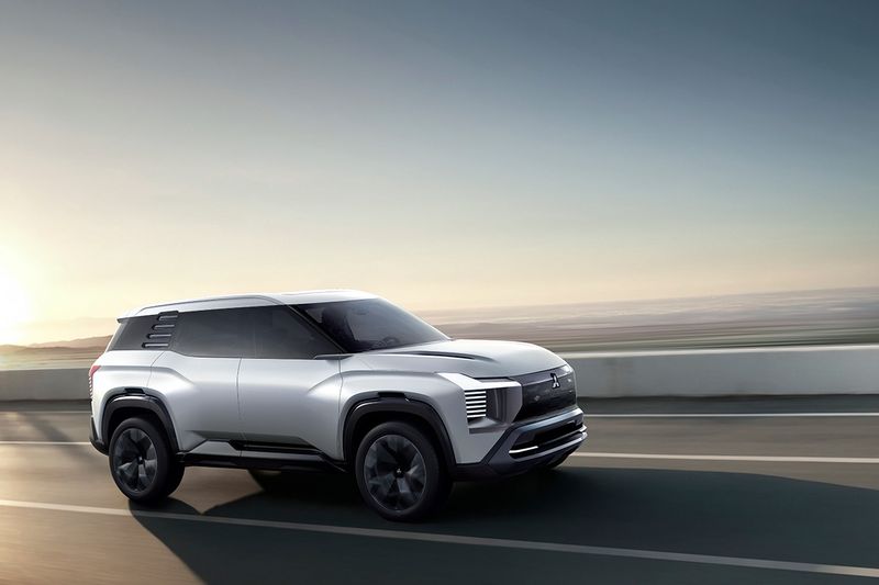 Mitsubishi, Mitsubishi Tebar Teaser Mobil Baru di Indonesia, DST?