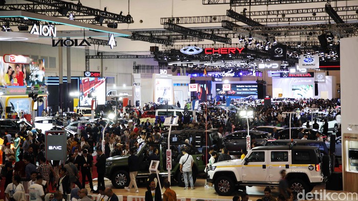 Andai Harga Mobil Baru Turun 10 Persen Aja...