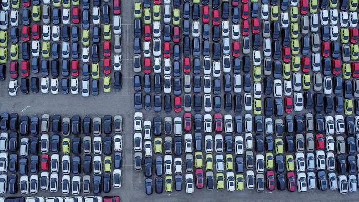 Penjualan Mobil di RI Tiba-tiba Naik, Siapa Pembelinya?