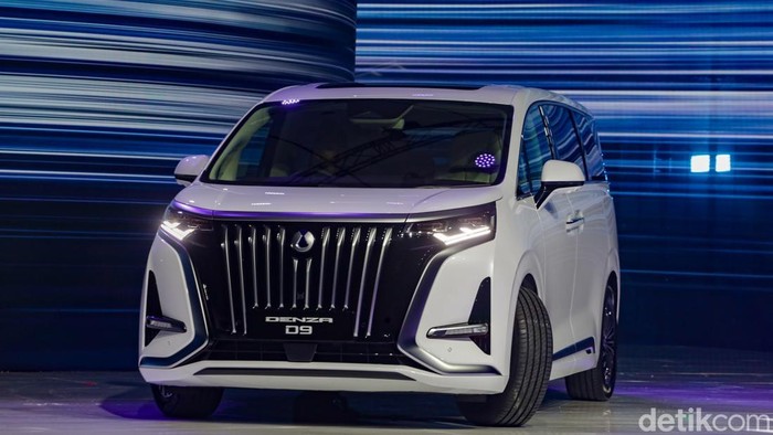 Daftar Merek Mobil Terlaris di Indonesia Juni 2025: Denza Menyala!