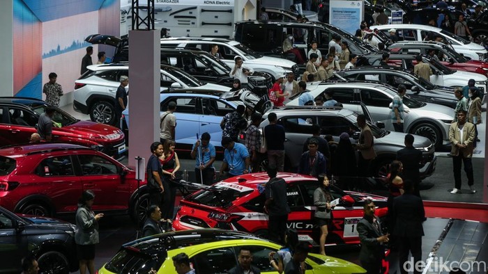 Penjualan Mobil Bermesin Konvensional: Dulu Tembus Sejuta, Kini Cuma Segini