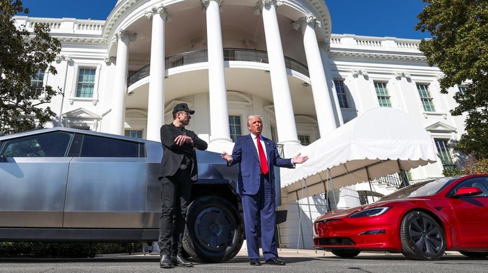 Tesla, Dulu Lempar Pujian, Trump Kini Mau Jual Tesla Miliknya