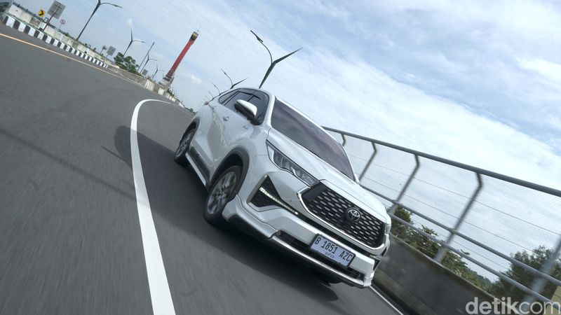 Mobil Hybrid Cocoknya Pakai Bensin Apa Sih?