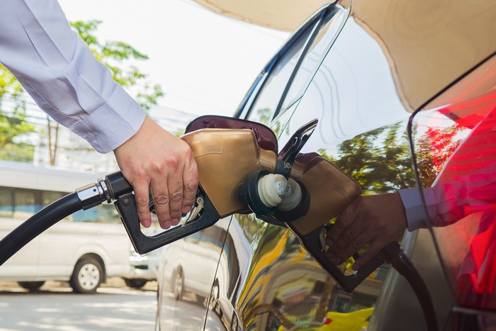 Isi Bensin Mobil Jangan Nunggu Tangki Kosong, Pokoknya Jangan!