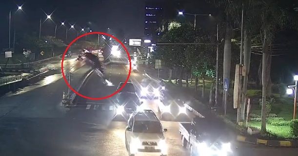 BMW, Saksi Hidup Konsumen BMW yang Viral Terjun 5 Meter dari Atas Tol