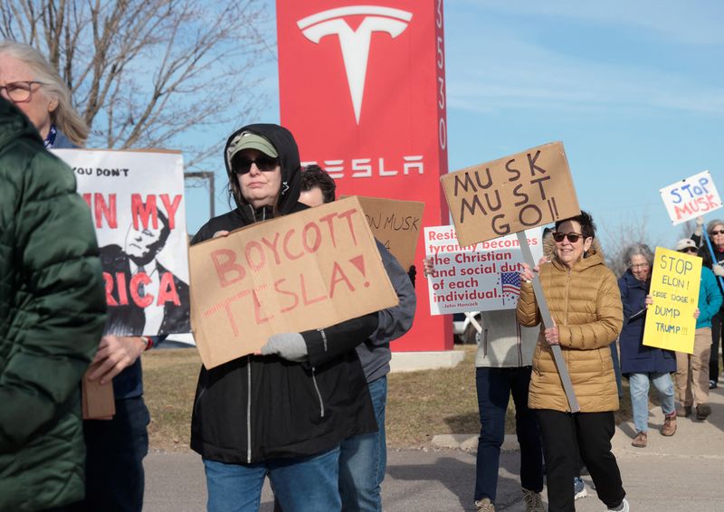 Panas! Tesla Digugat 10 Ribu Konsumen, Ini Biang Masalahnya